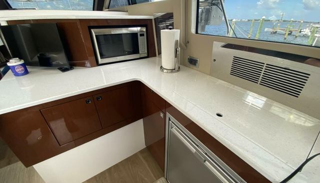 MJM Grand yacht for sale 70