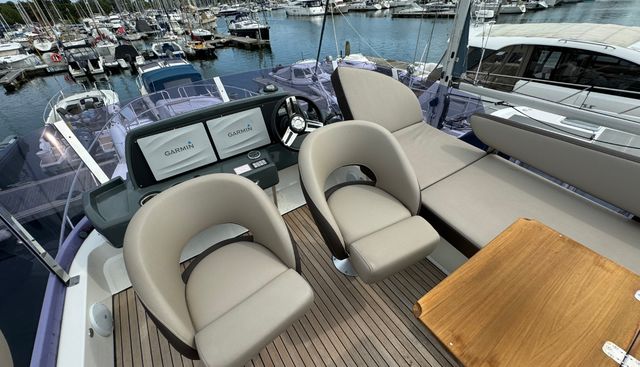 Roxy 2 yacht for sale 10