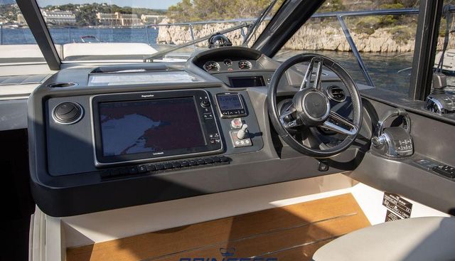Vesper yacht for sale 22