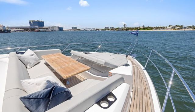 MANHATTAN 68 yacht for sale 9