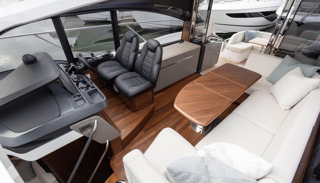 V50943 yacht for sale 8