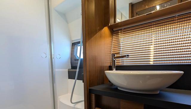 R40 yacht for sale 23