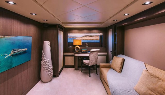 Oval yacht for sale 20