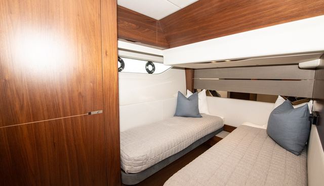 CHAMELEON II yacht for sale 18