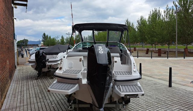 F700 yacht for sale 9