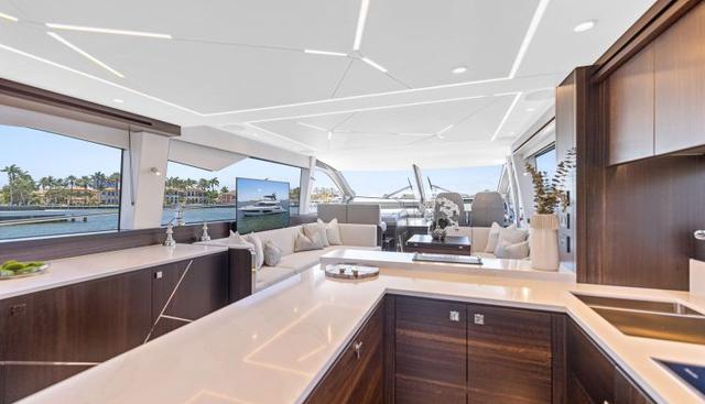 MANHATTAN 68 yacht for sale 23