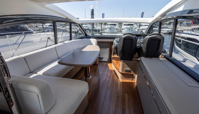 V50960 - 3 CABIN DECK VERSION yacht for sale 4