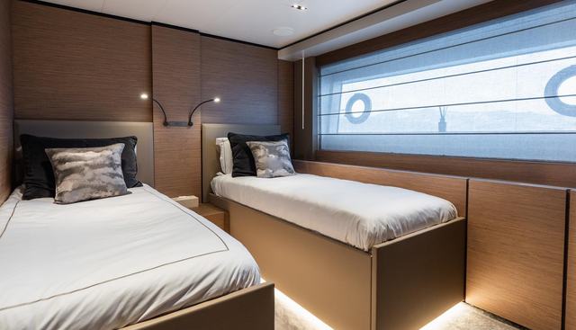 QUEEN J III yacht for sale 32