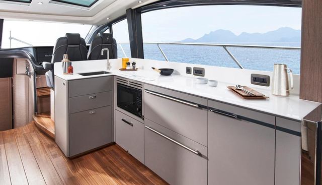 V55132 yacht for sale 4