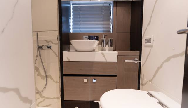 7252468 yacht for sale 39