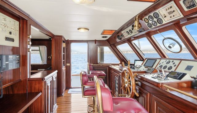 AMMIRAGLIO yacht for sale 25