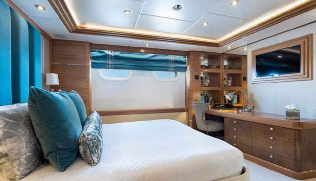 VIBRANCE yacht for sale 19