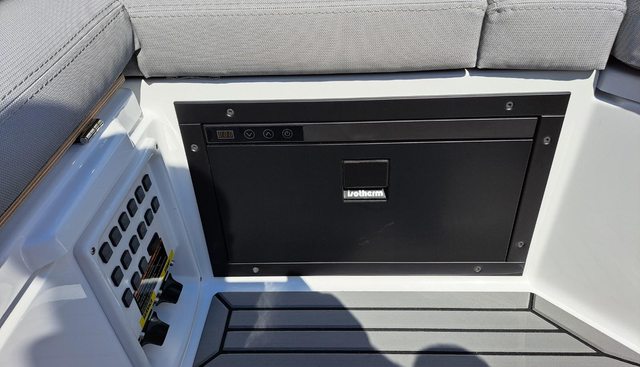 F650 yacht for sale 37