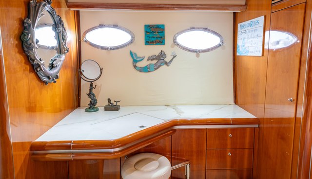 Island Girl yacht for sale 25