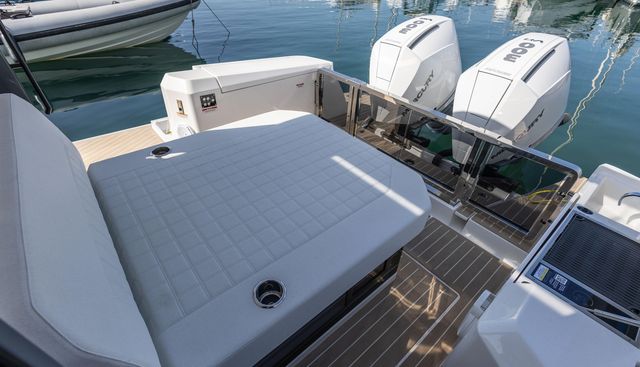 340GTWA-179 yacht for sale 17