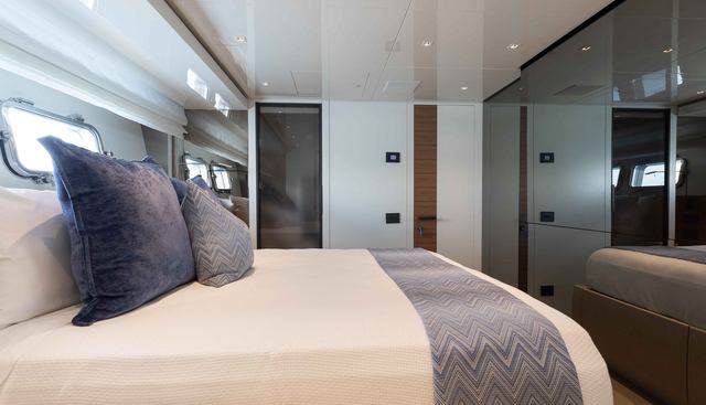 CHAMELEON yacht for sale 52