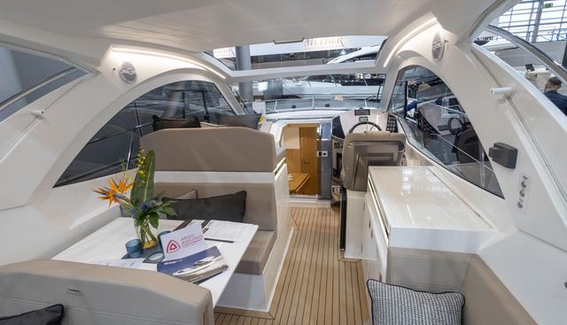 335HTS-044 yacht for sale 4