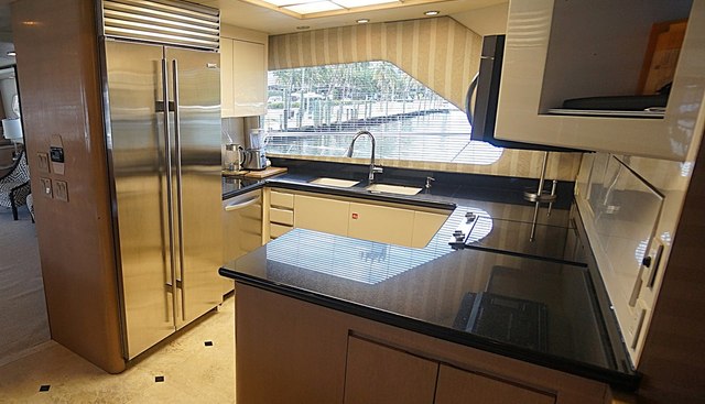 Hatteras 92' yacht for sale 8