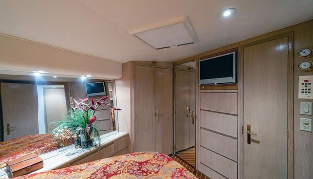 ENCHANTRESS yacht for sale 34