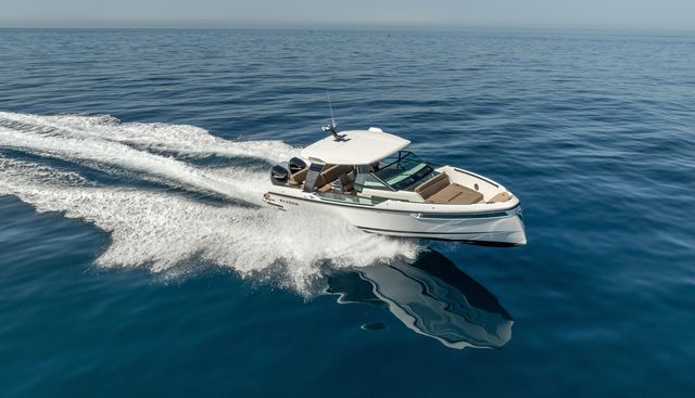 320GTO-783 yacht for sale 8