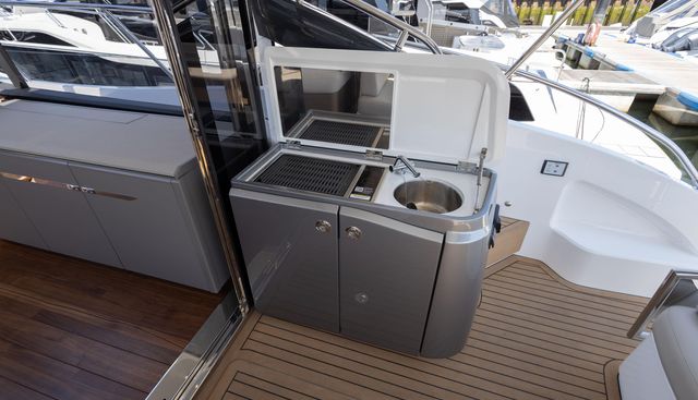 V50960 - 3 CABIN DECK VERSION yacht for sale 19