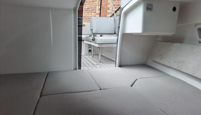F700 yacht for sale 34