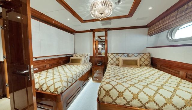 SILVER LINING yacht for sale 32