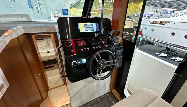 Greenline 42 yacht for sale 9