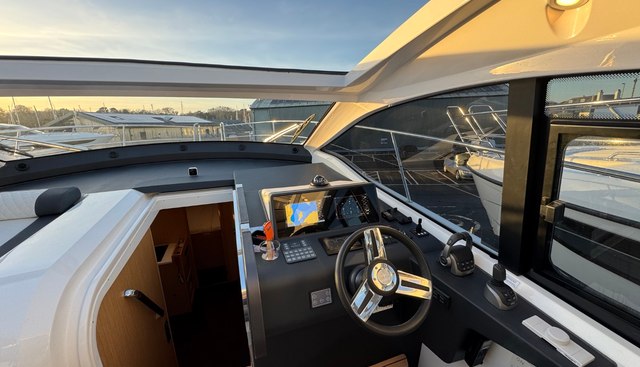 Momentum yacht for sale 10