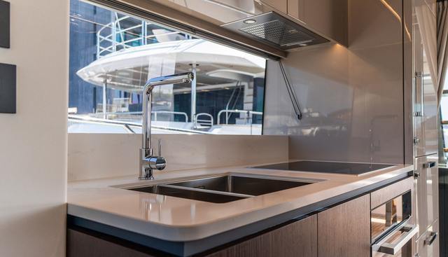 3042568 yacht for sale 27