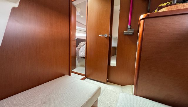 3 Treasures yacht for sale 30