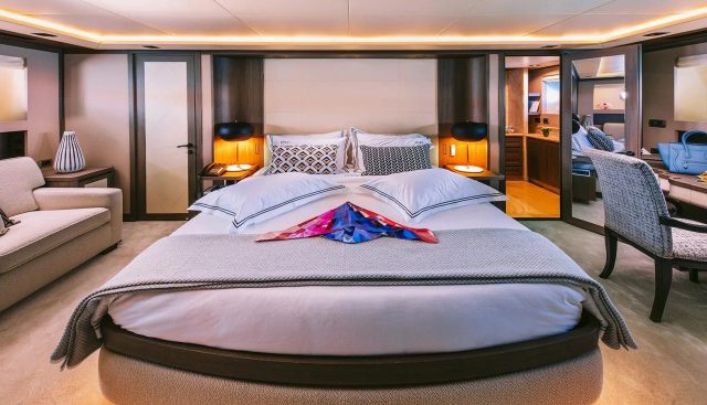 Oval yacht for sale 9