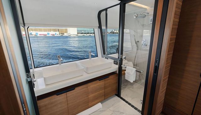 REUNION yacht for sale 39