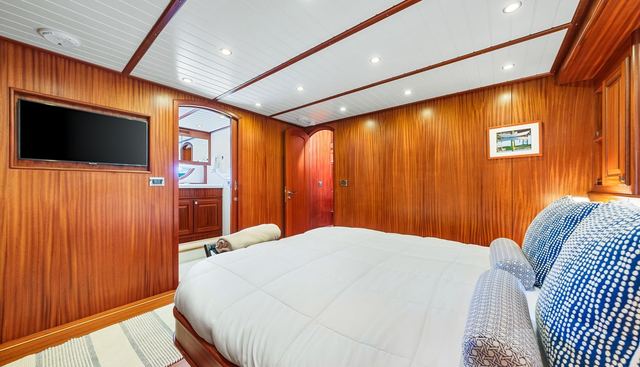 ISLAND GIRL III yacht for sale 20