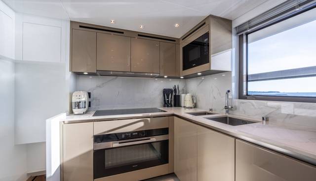 ICE OF LONDON yacht for sale 45