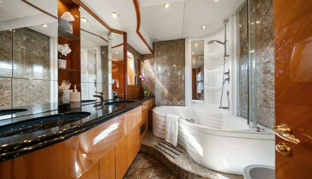 VANGUARD yacht for sale 22