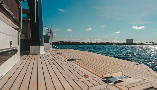 GALEON 410 HTC yacht for sale 8