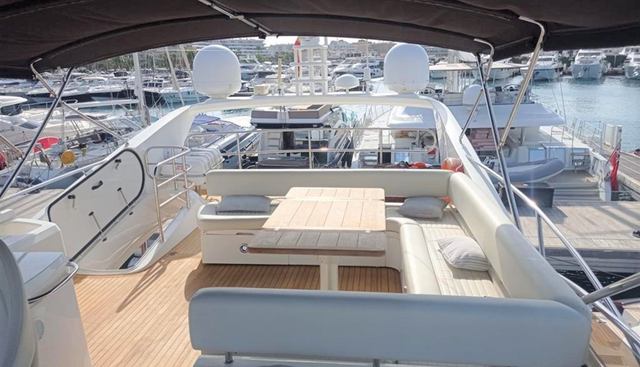 MANHATTAN 70 yacht for sale 4