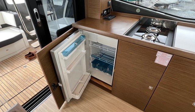 Mollie yacht for sale 22