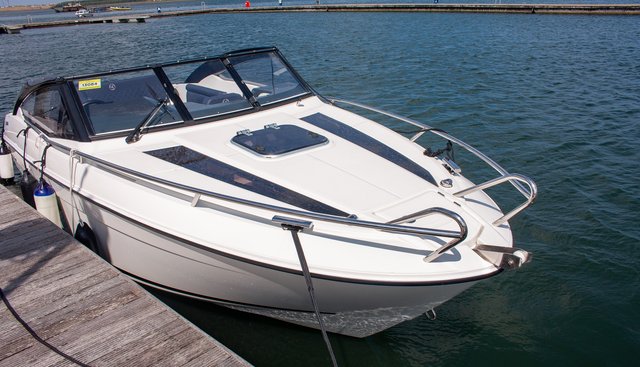 Parker 630 DC yacht for sale 10