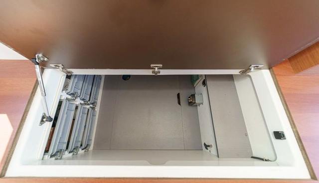 Chasing Daylight yacht for sale 25