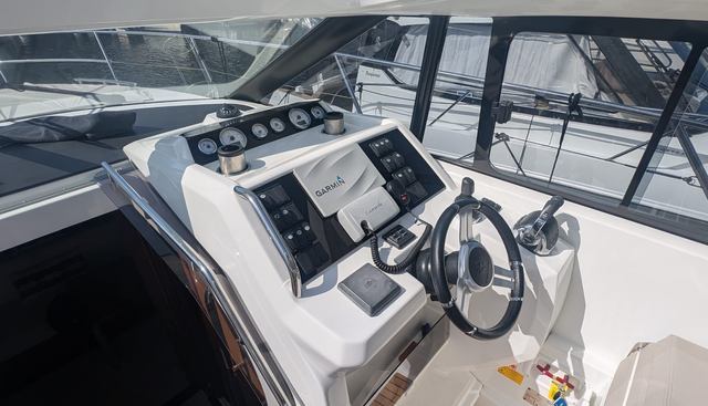 Essential Too yacht for sale 30
