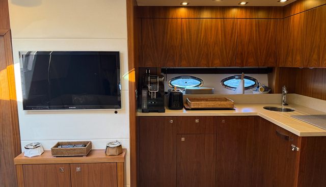 FAMIGLIA yacht for sale 17