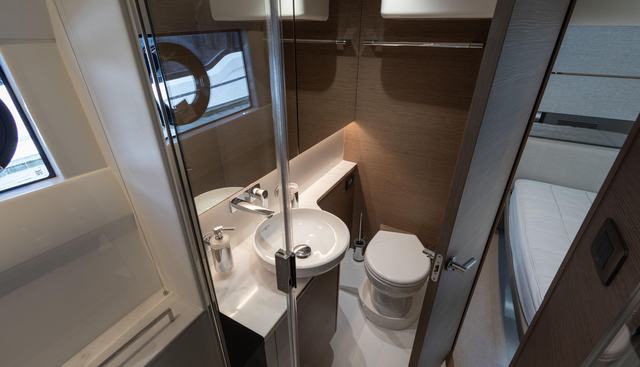 V50960 - 3 CABIN DECK VERSION yacht for sale 34