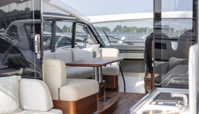 V50979 yacht for sale 10