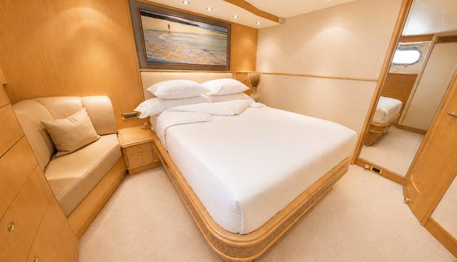 FAVOR yacht for sale 37