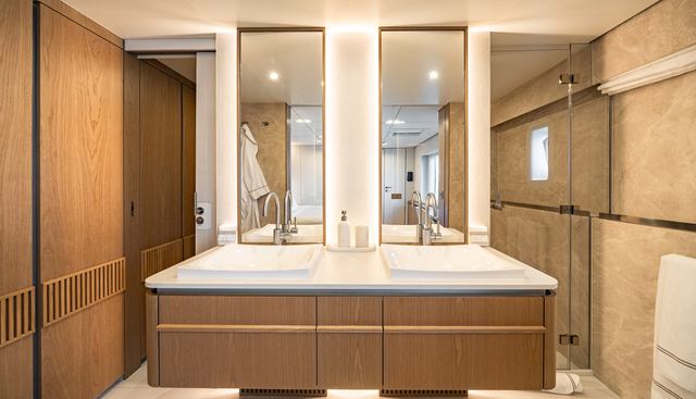 PETITE BELLE yacht for sale 37