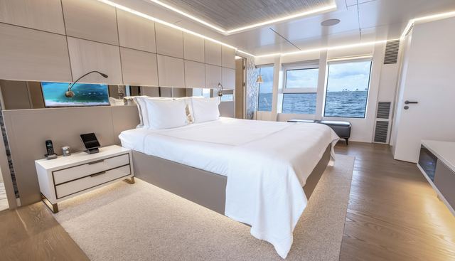 EVELYN P yacht for sale 22