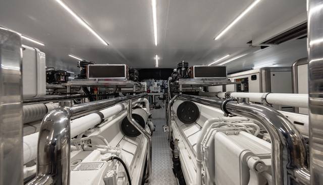 FLYING DAGGER III yacht for sale 22