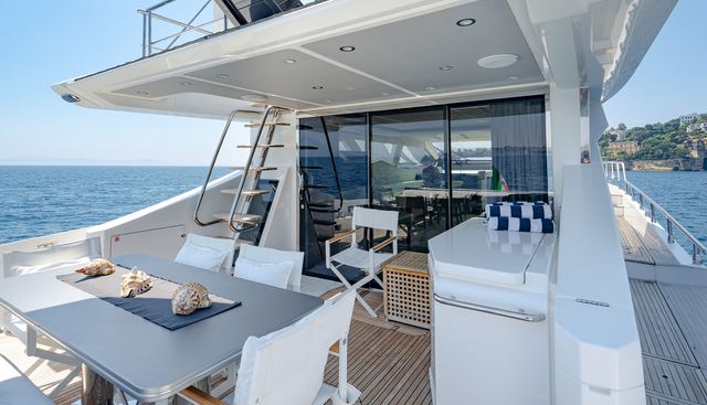 JR 28 yacht for sale 32
